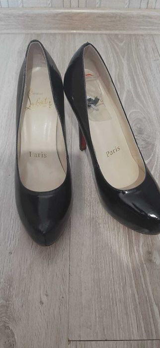 Продам женские туфли