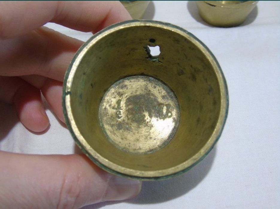 Set antic de greutăți din alamă sau ocaua lui Cuza