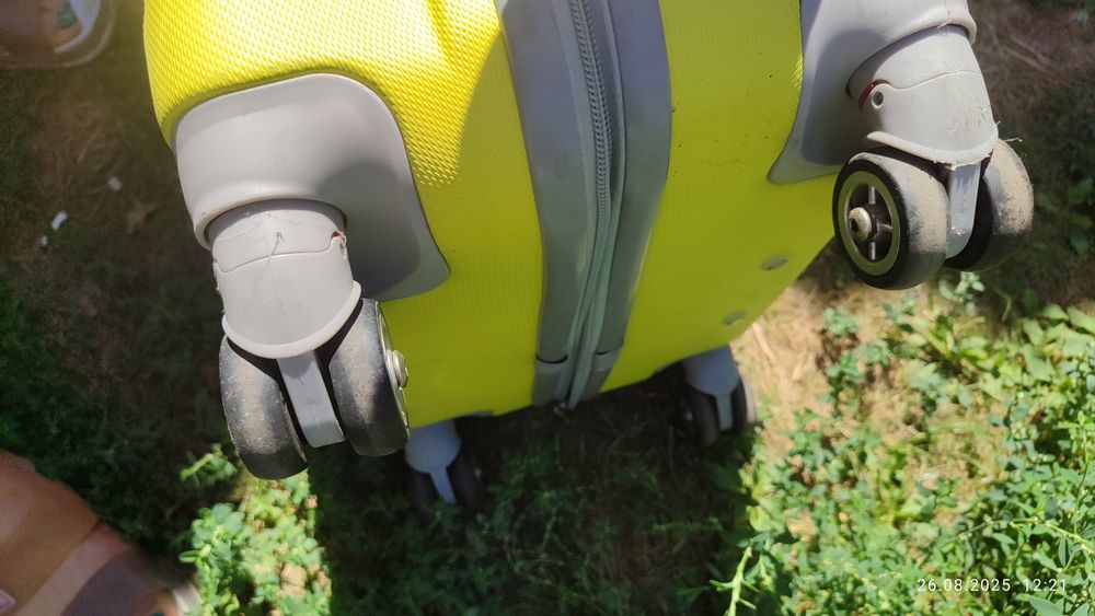 Продам чемодан в отличном состоянии