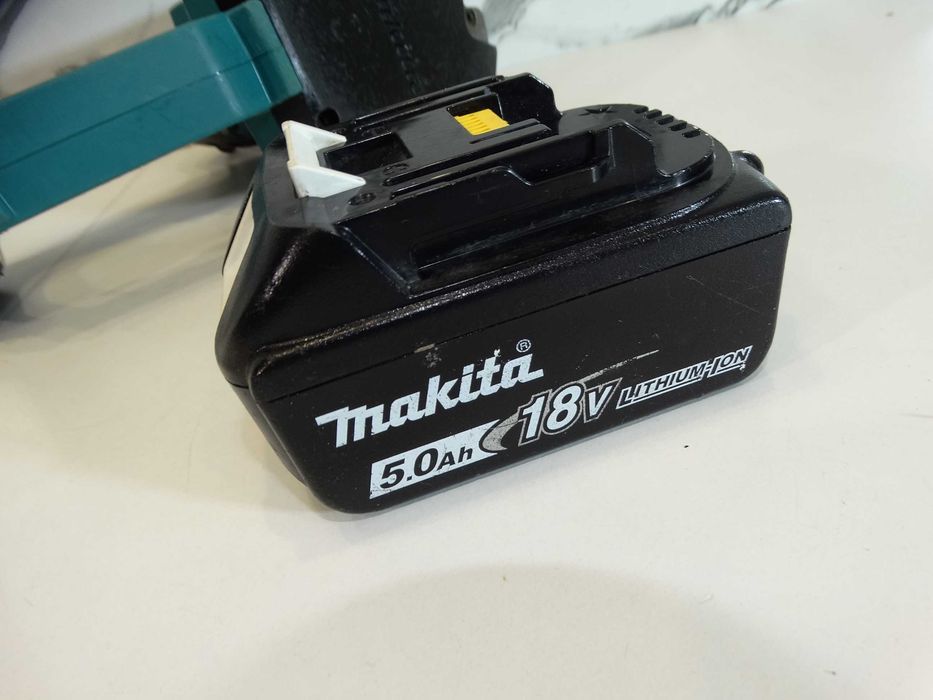 Makita DSC 102 - Акумулаторна машина за рязане на шпилки