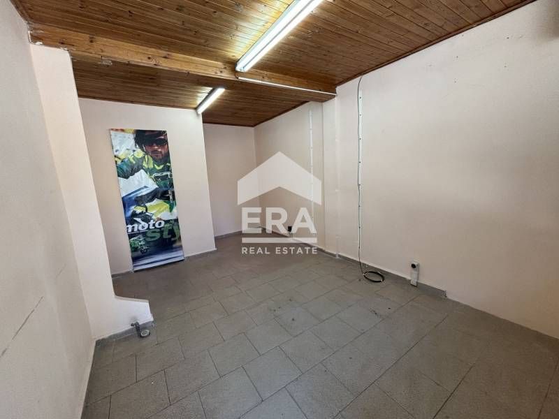 Продава се Магазин в Долни чифлик - 14 кв.м за 2500 €/кв.м - Снимка #4