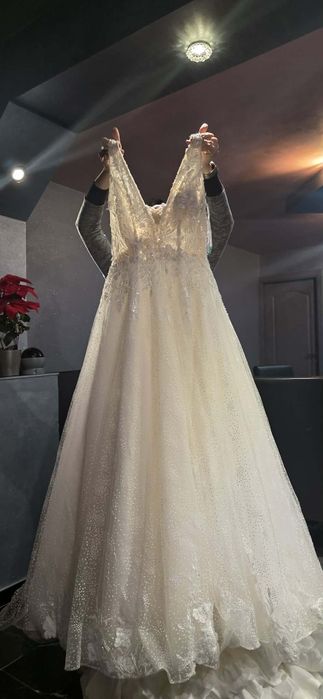 Vând rochie de mireasă