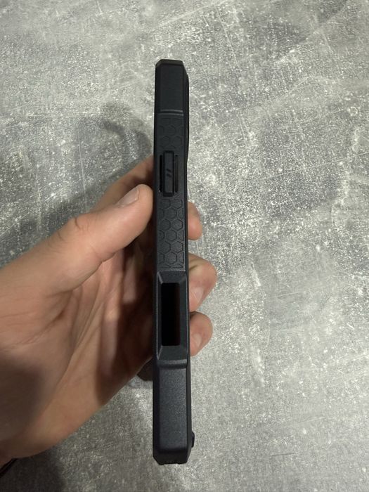 UAG Monarch carbon iphone 16 pro max