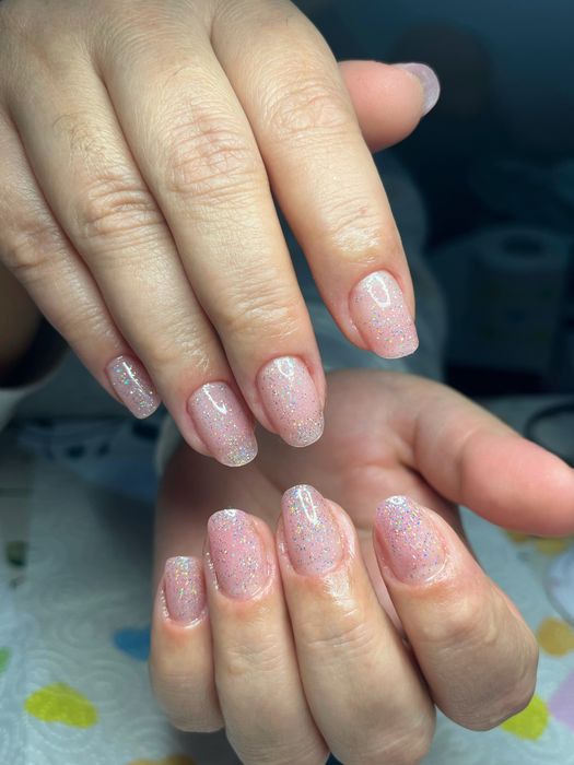 Unghii cu gel - se platesc doar consumabilele