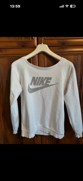 Vand bluza nike noua