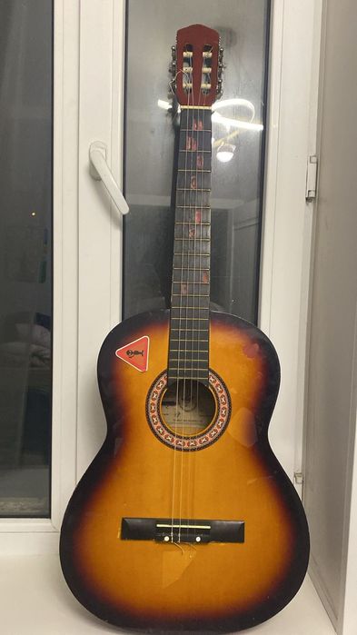 Продам Гитару в хорошем состоянии