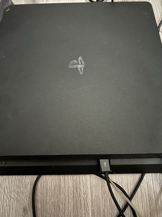 Продаю ps4 slim 500gb ssd