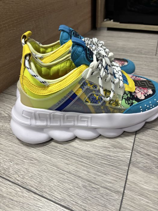 Versace chain reaction