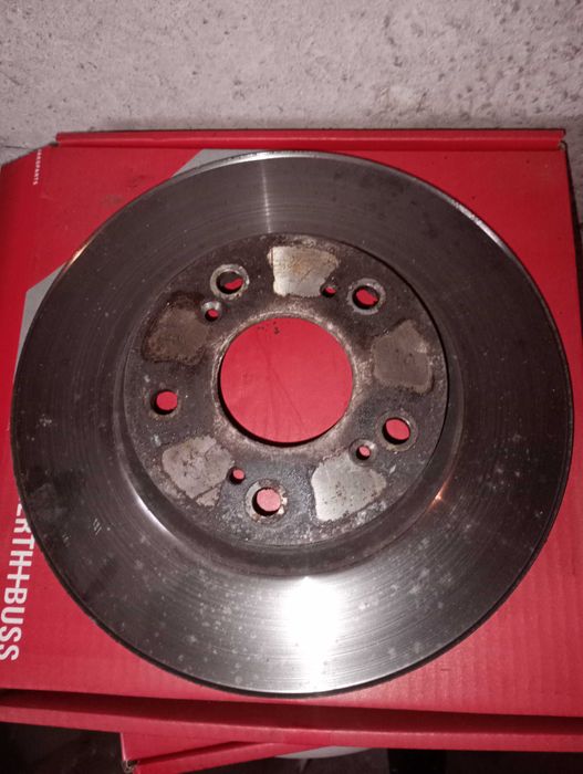 Продавам предни дискове за Хонда Сивик 8 генерация 2.2 дизел 2006г