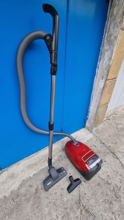 Прахосмукачка-Miele C3