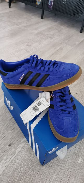 Vând adidas Gazelle noi.