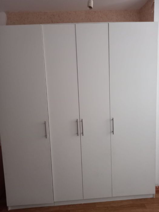 Шкаф большой, вместительный