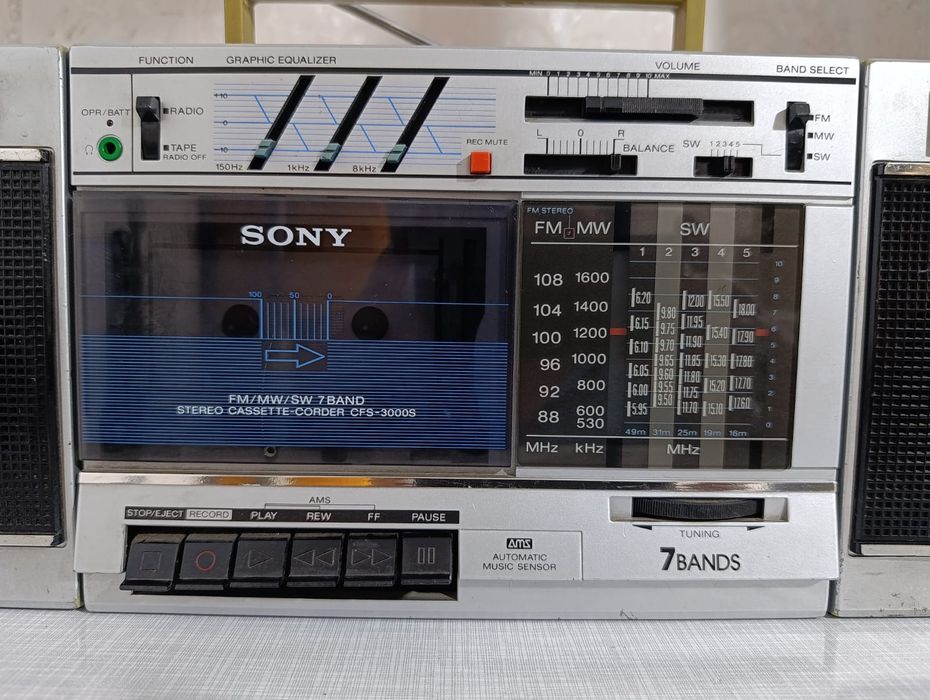 Продам магнитофон Sony