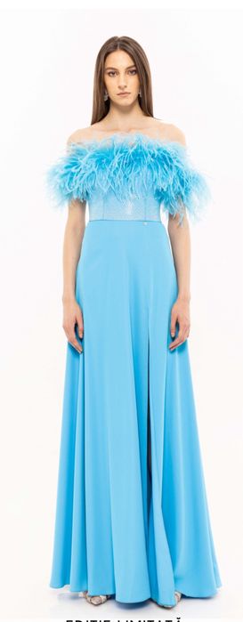 Rochie din pene si cristale