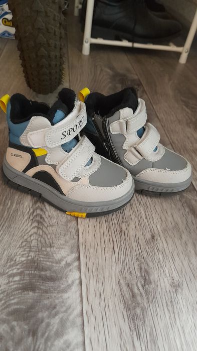 Продам ботинки на мальчика, на 1-2 года