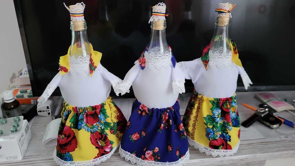 Vand sticle traditionale 30  lei buc