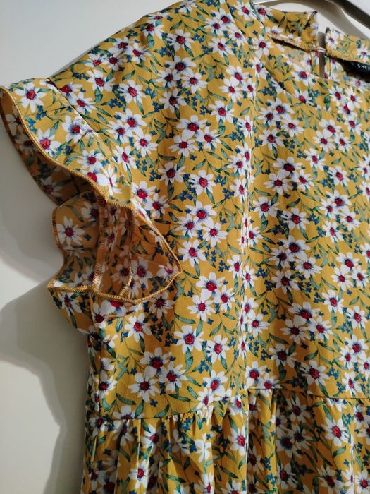 Rochiță de damă, mar M, galbenă cu floricele, minunată