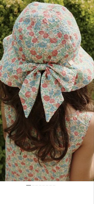 Бебешки шапки няколко вида