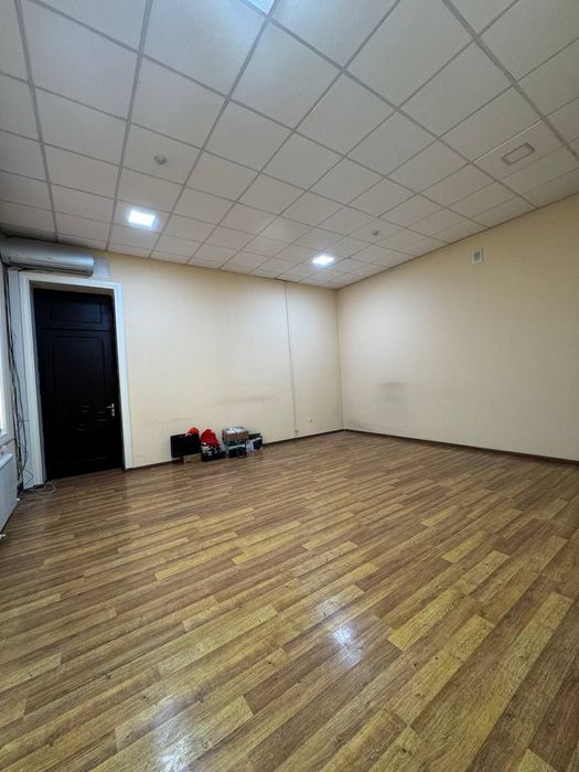 Новза метро недалеко Сдаётся 5-ком.офис 230м2. 8.5 у.е за 1м2