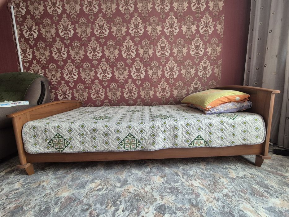 Деревянная кровать полуторка