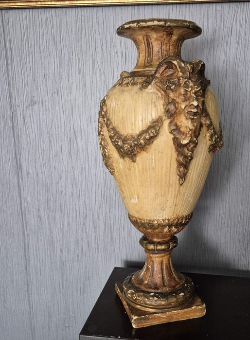 Стара гипсова ваза