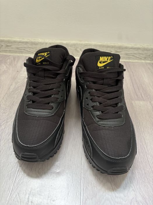 Продаю стильные кроссовки Nike Air Max 90
