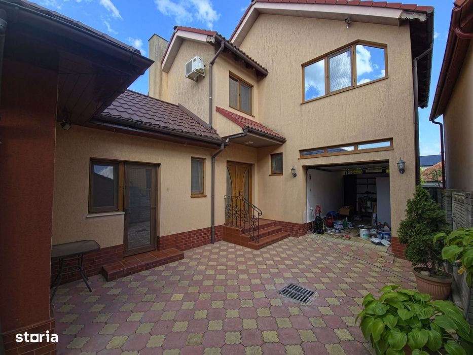 Cumpana casa 3 camere cu garaj si curte termen lung