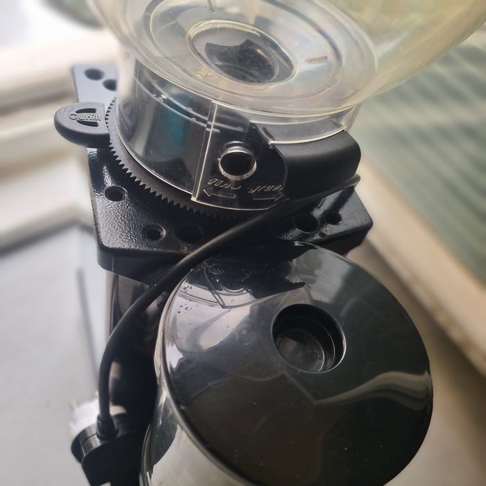 Професионална кафемелачка FRACINO