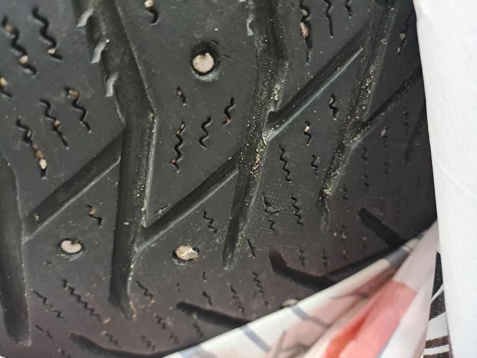 Продам шины зима шипы