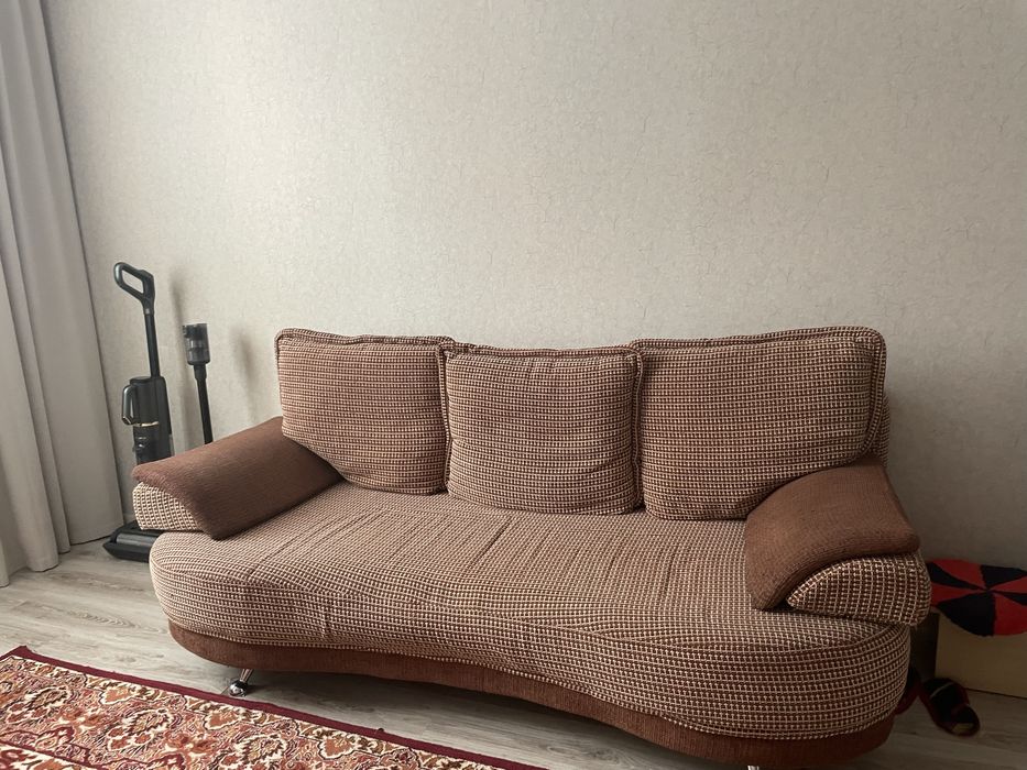 Срочно продам диван