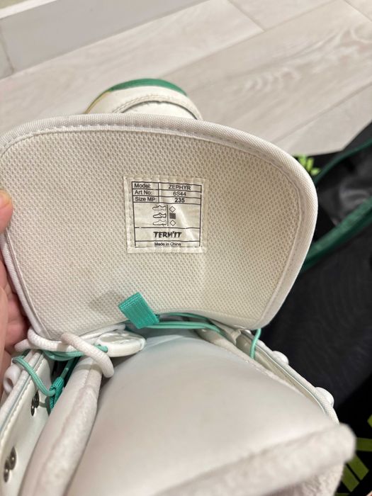 Сноуборд с креплениями 142 + ботинки 37р