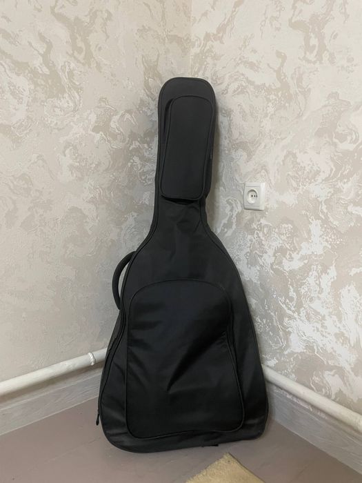 Продаю классическую гитару