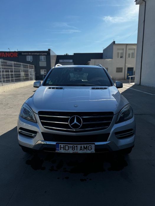 Vând Mercedes ML