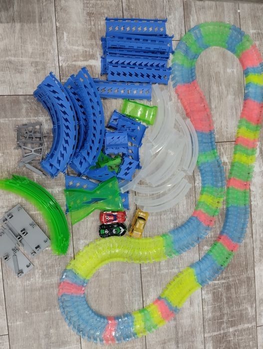 Писта за момче с колички -високоскоростна