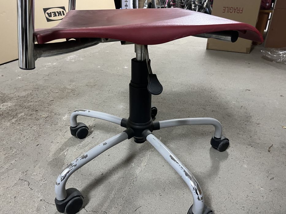 офис стол на колелца