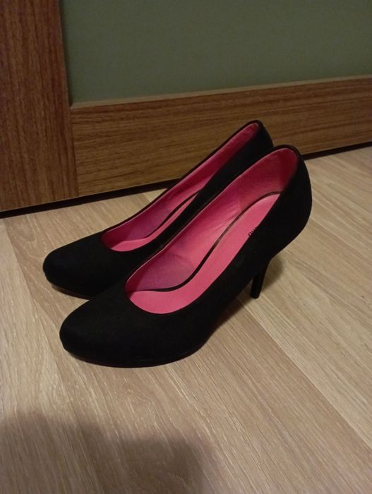 Pantofi negri cu toc Deichmann