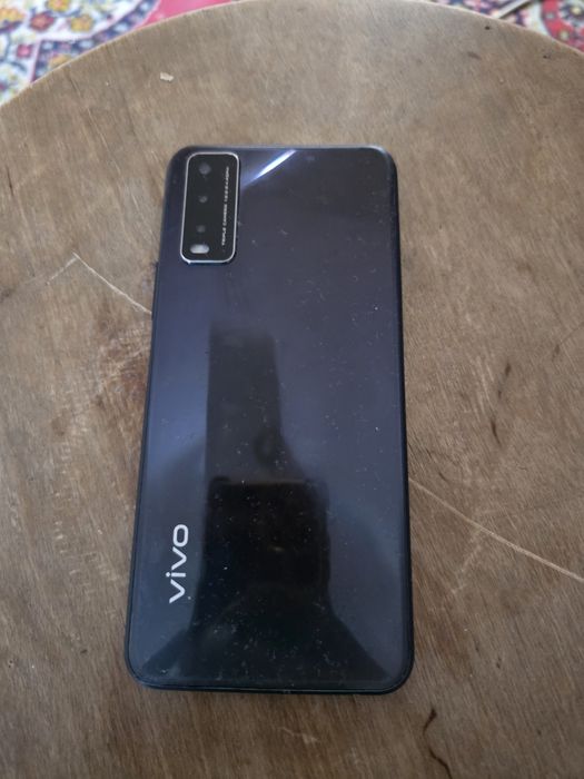 Продаю телефон vivo
