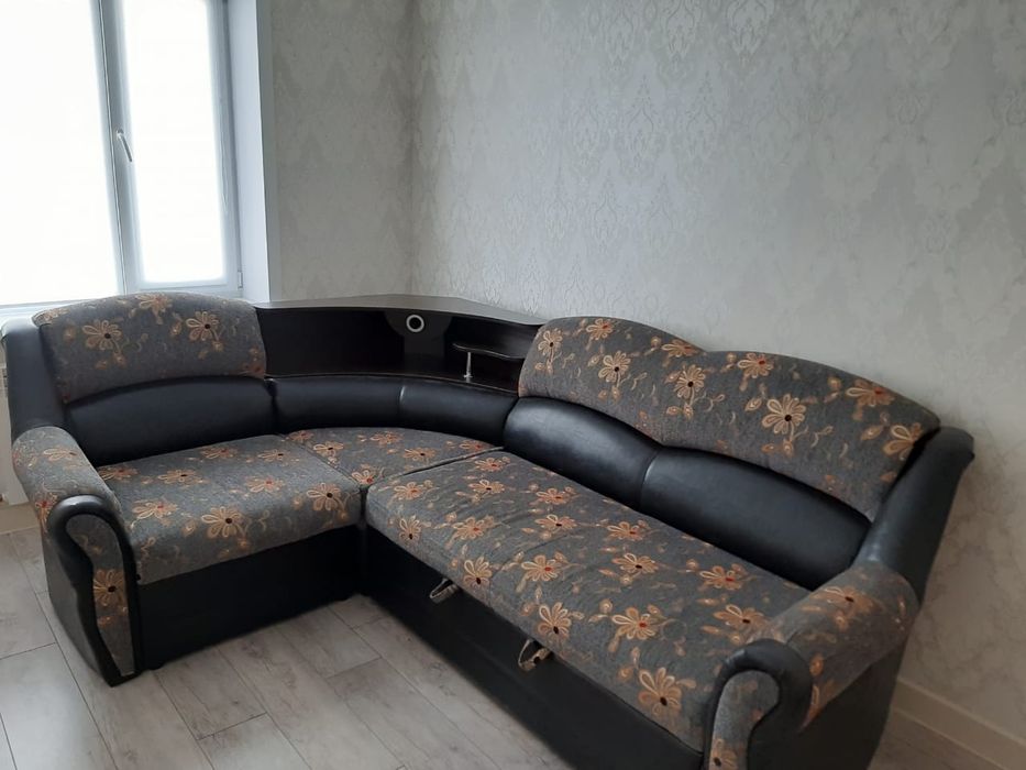 Продам раскладной уголок с креслом