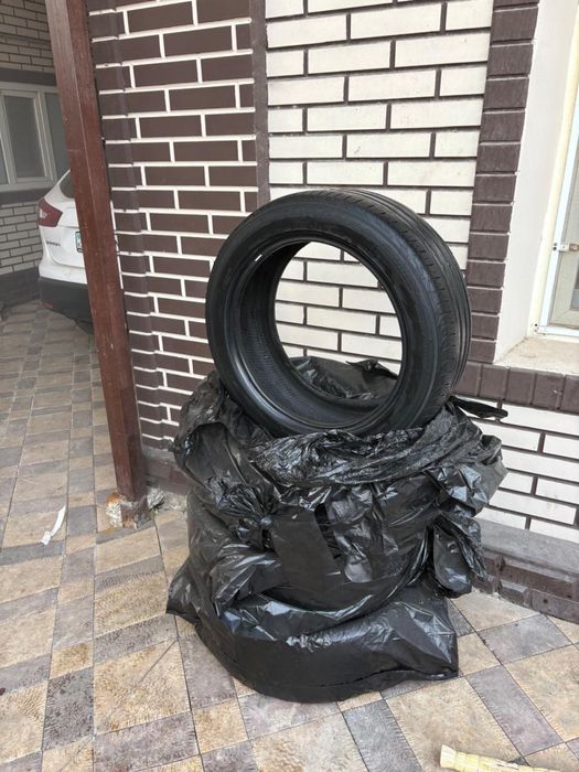 Продам два комплекта шин