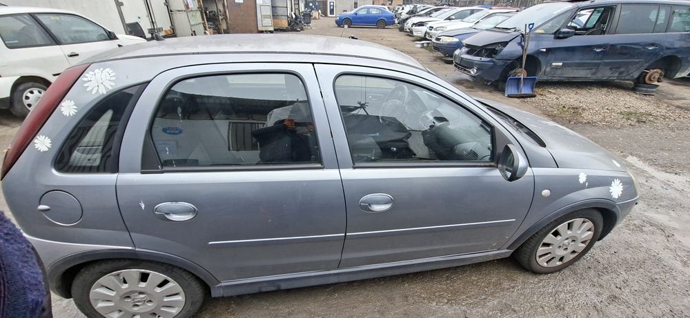 Dezmembrez Opel Corsa C 1.3D 2004
