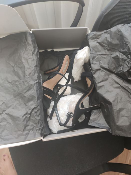 Vand sandale de ocazie H&M din piele intoarsa