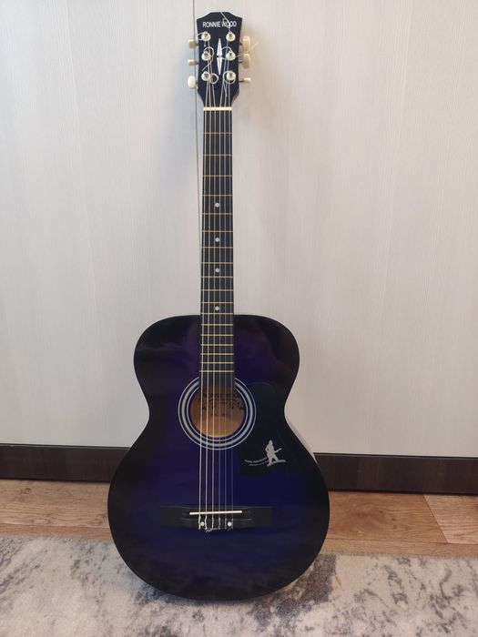 Акустическая гитара