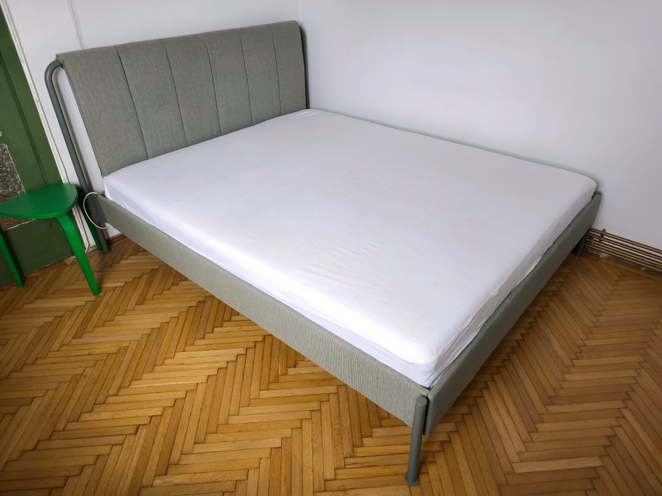 Pat matrimonial Ikea solid și incapator 2,10 x 180. Salteaua inclusa.