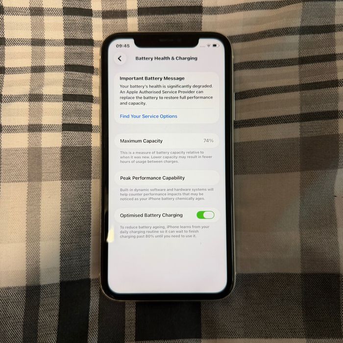 iPhone 11 в отлично състояние