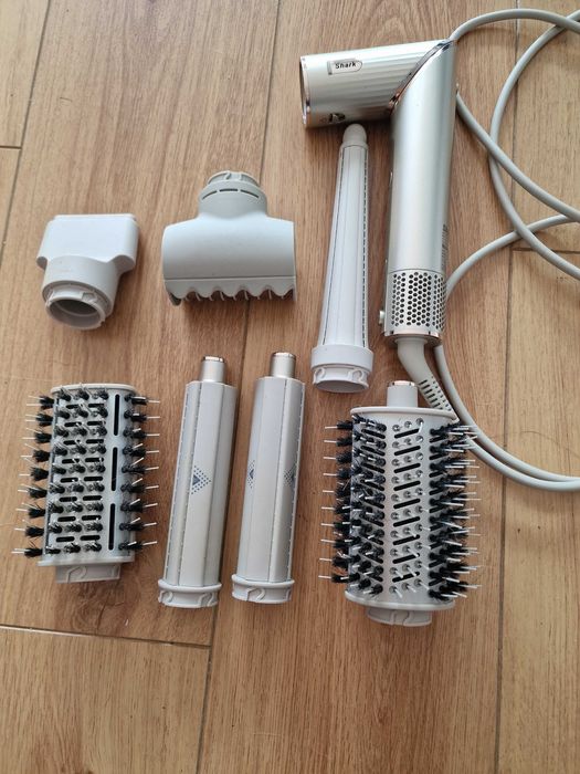 Продавам Shark FlexStyle HD400 с 7 приставки