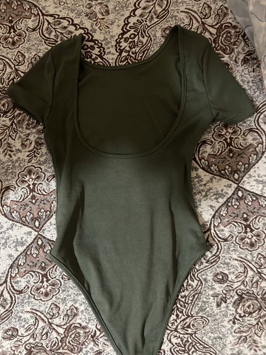 Дамско боди с гол гръб