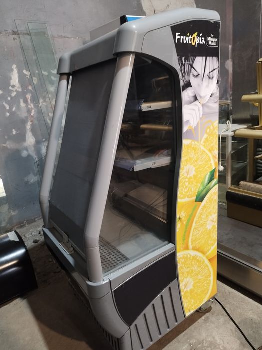 Отворена хладилна витрина