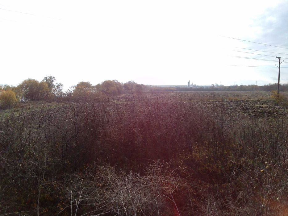 Продава парцел, подходящ за инвестиционни цели.