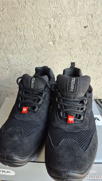 Vând papuci Strauss