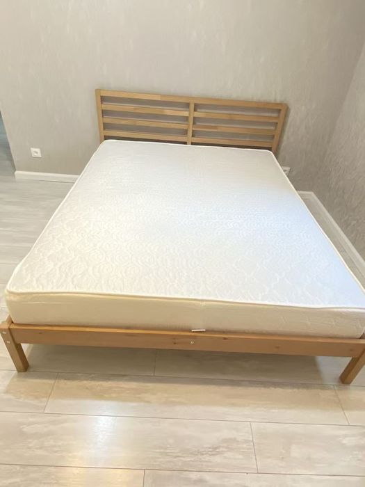 Кровать и матрас